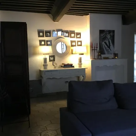 Uzes: History And Perfect Location! Apartamento