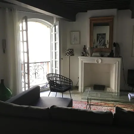 Uzes: History And Perfect Location! *
